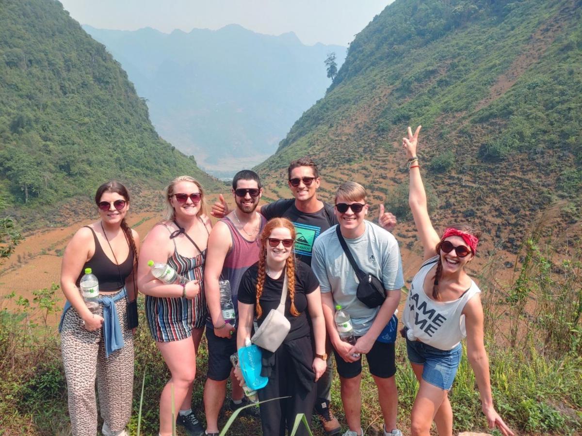 Ha Giang Safari Hostel & Motorbikes ภายนอก รูปภาพ