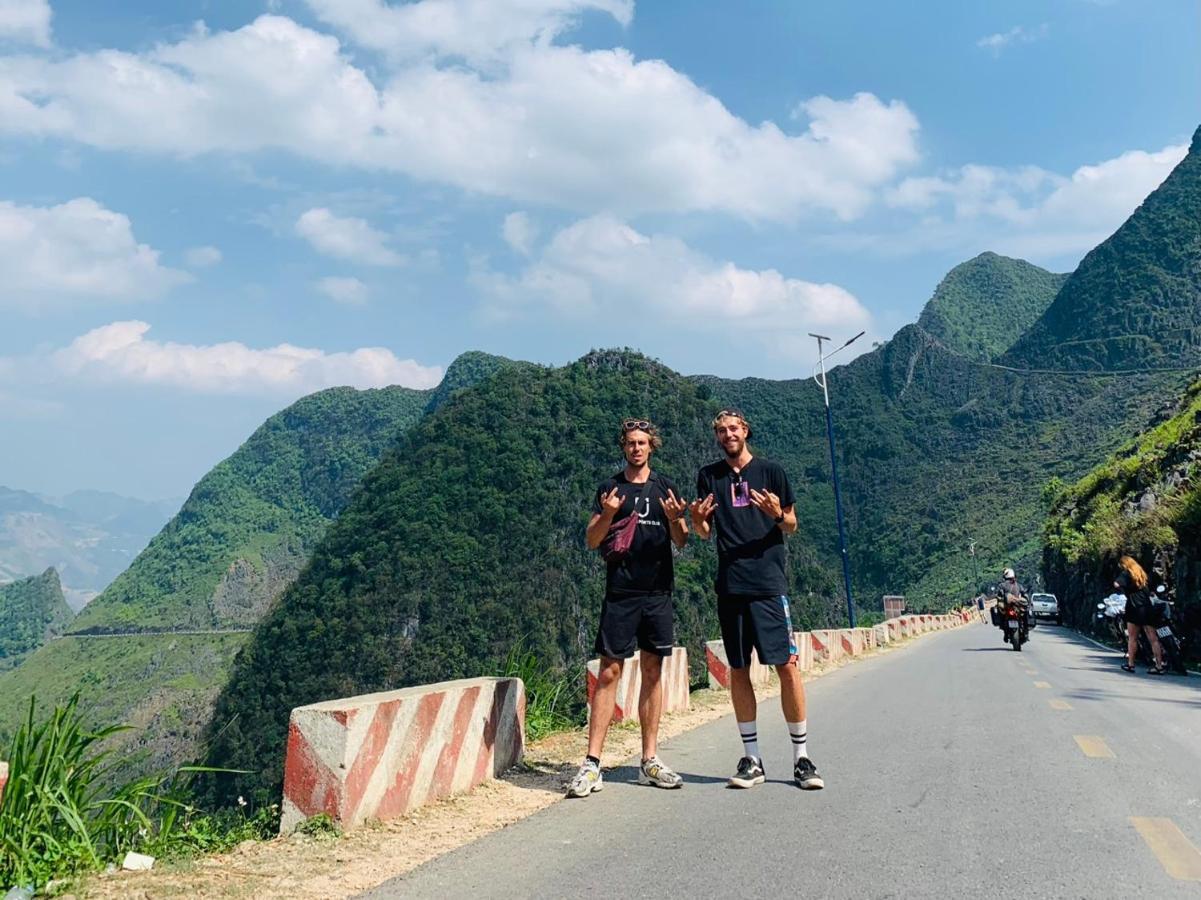 Ha Giang Safari Hostel & Motorbikes ภายนอก รูปภาพ