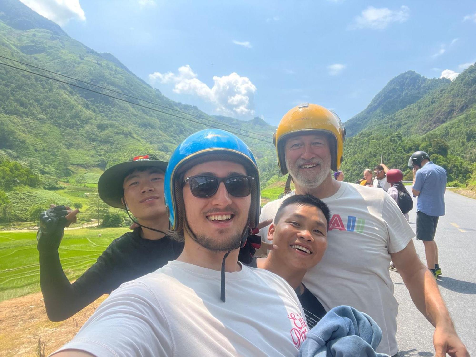 Ha Giang Safari Hostel & Motorbikes ภายนอก รูปภาพ