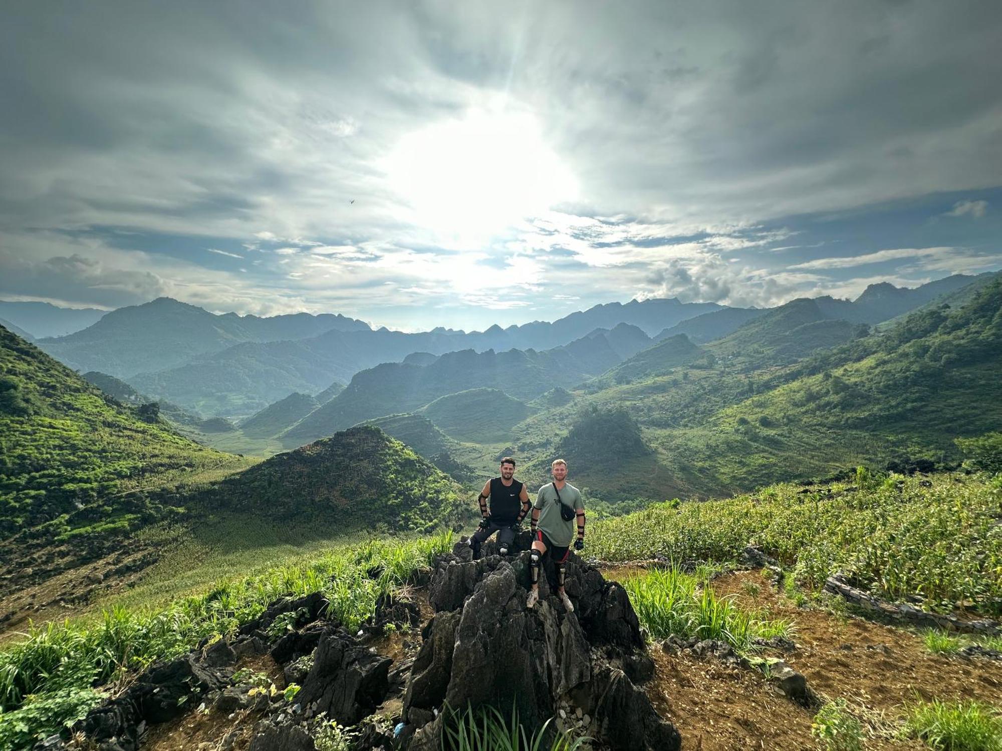 Ha Giang Safari Hostel & Motorbikes ภายนอก รูปภาพ