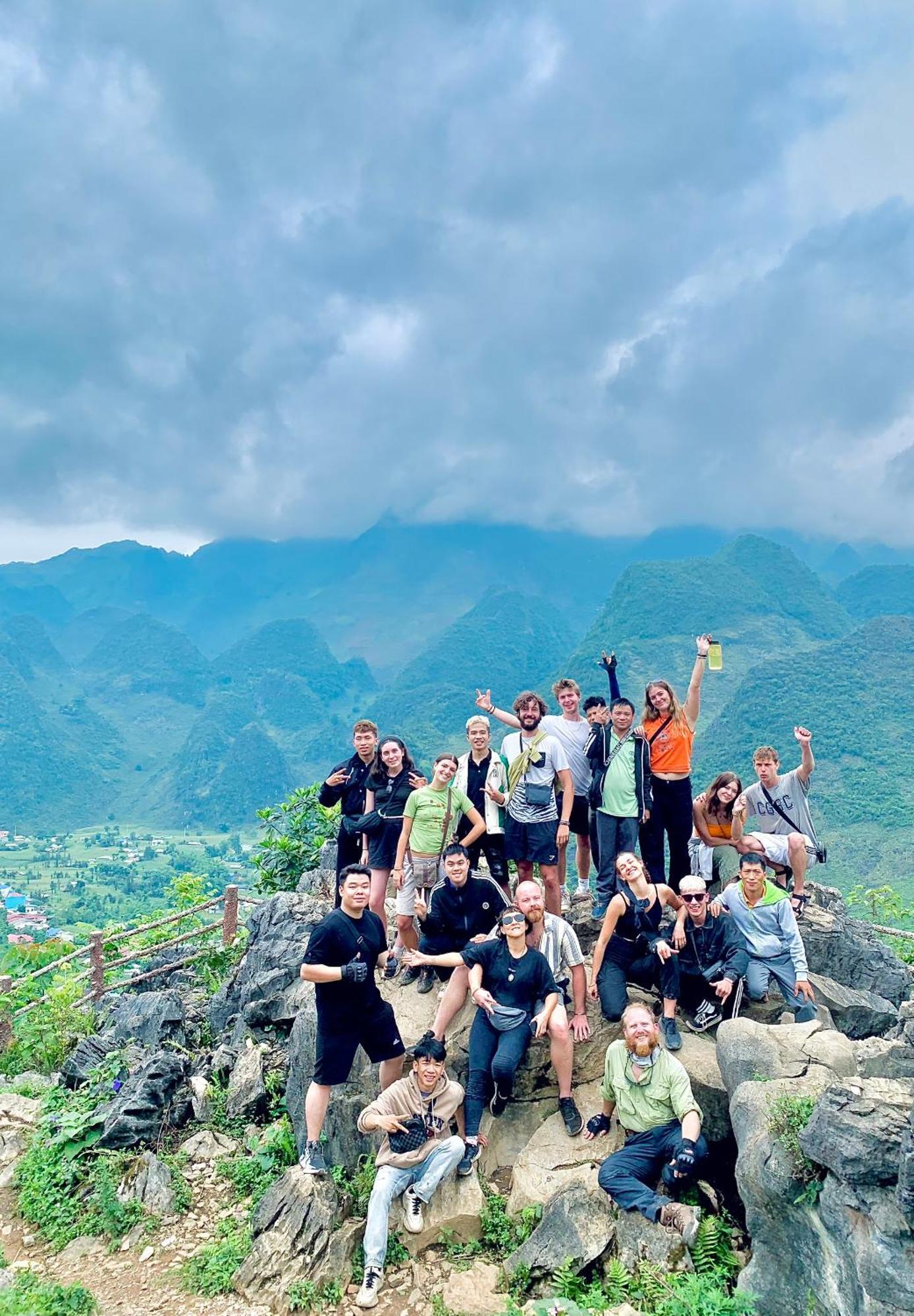 Ha Giang Safari Hostel & Motorbikes ภายนอก รูปภาพ