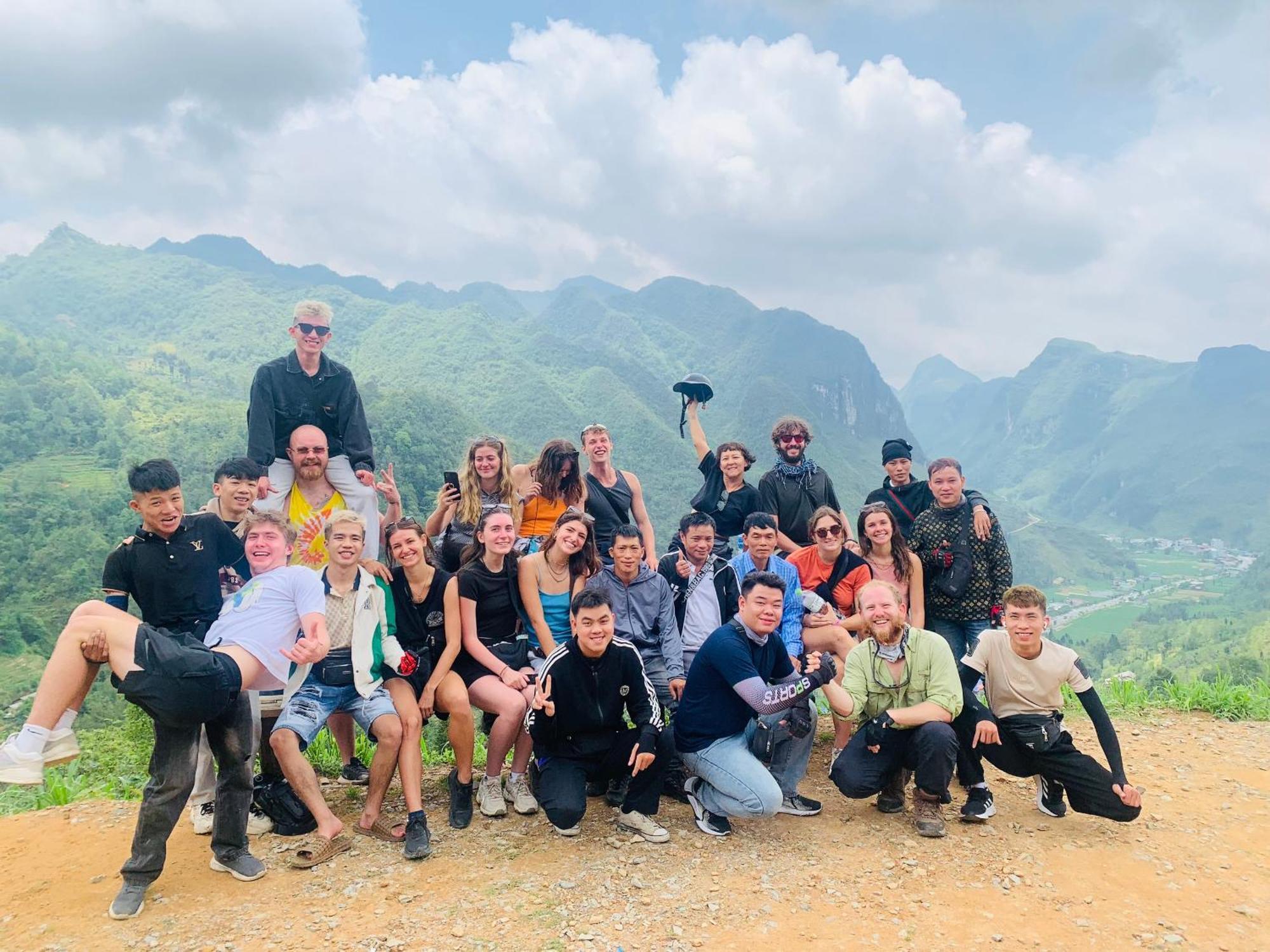 Ha Giang Safari Hostel & Motorbikes ภายนอก รูปภาพ